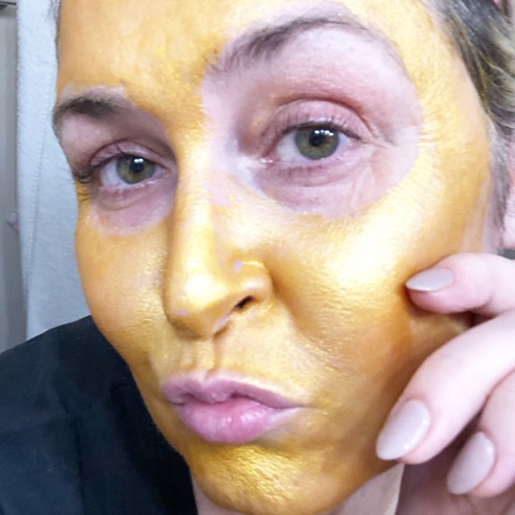 🌺Meet your Posher🌺 - Picture 2 of 8